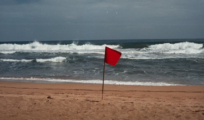 Understanding The Warning Flags At The Beach