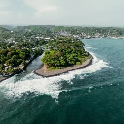 Quand surfer au Salvador : guide mois par mois des saisons, des houles et du vent