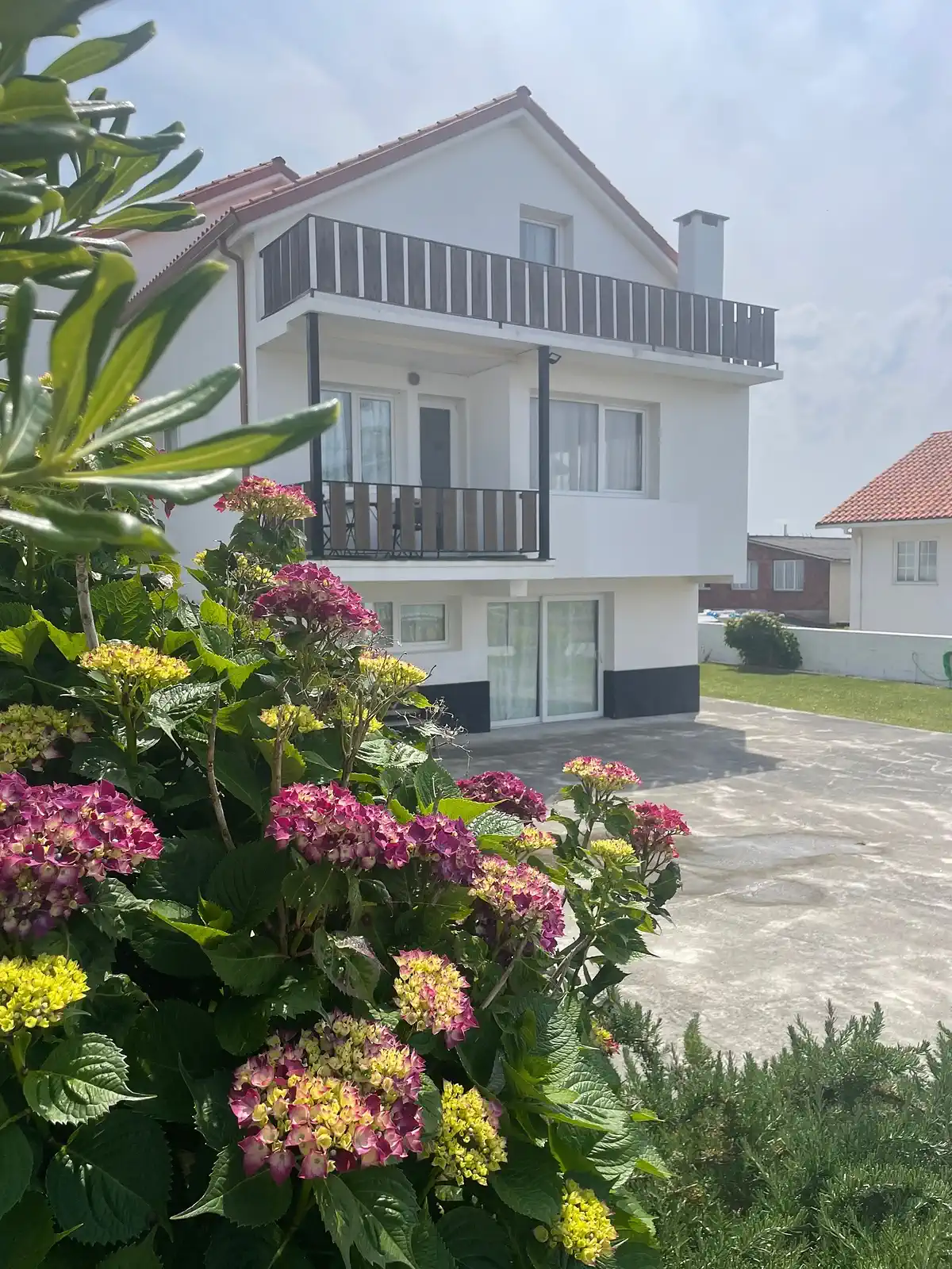 Laola Surf Camp hillside villa above Valdovino beach, Galicia