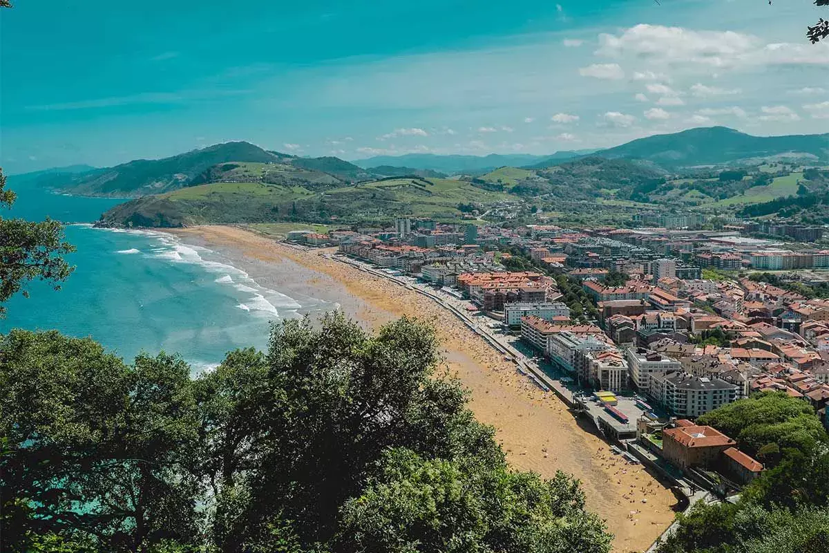 Zarautz : Familycamp Zarautz, Coastline, Luftaufnahme Strand Aussicht Familycamp Zarautz campsite und Familie area