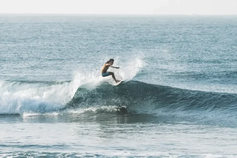 Best Time to Surf Sri Lanka: A Month-by-Month Season Guide
