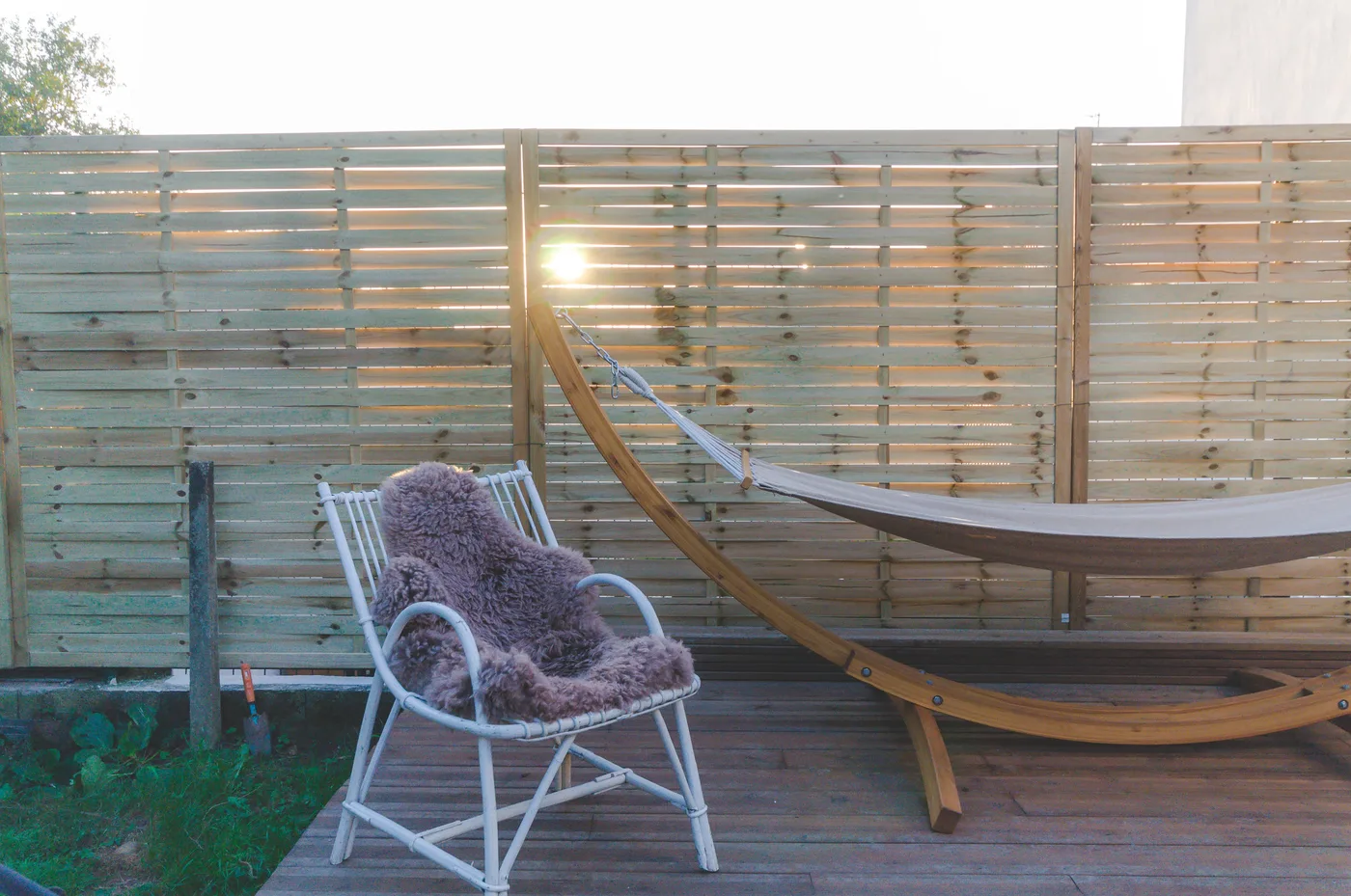 Hamacs sur la terrasse de Joyu Surf House à Bidart