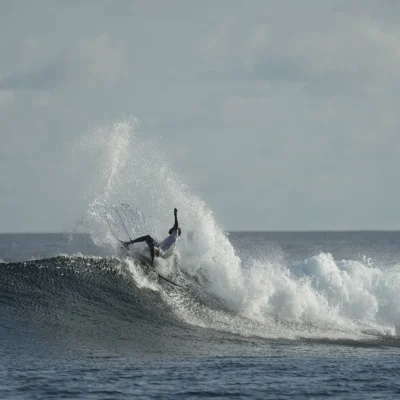 Die besten Surfspots der Malediven nach Atoll