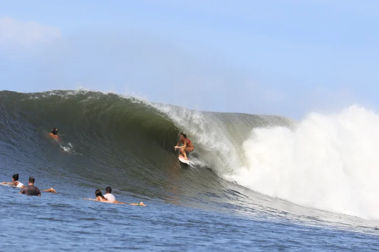 Surfen in Punta Mango, El Salvador: Weltklasse-Rechtspoint mit Boot-Access